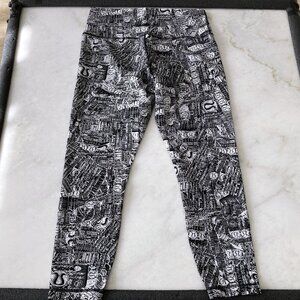 Like new! Lululemon Wunder Train High-Rise Tight 25" black & white leggings